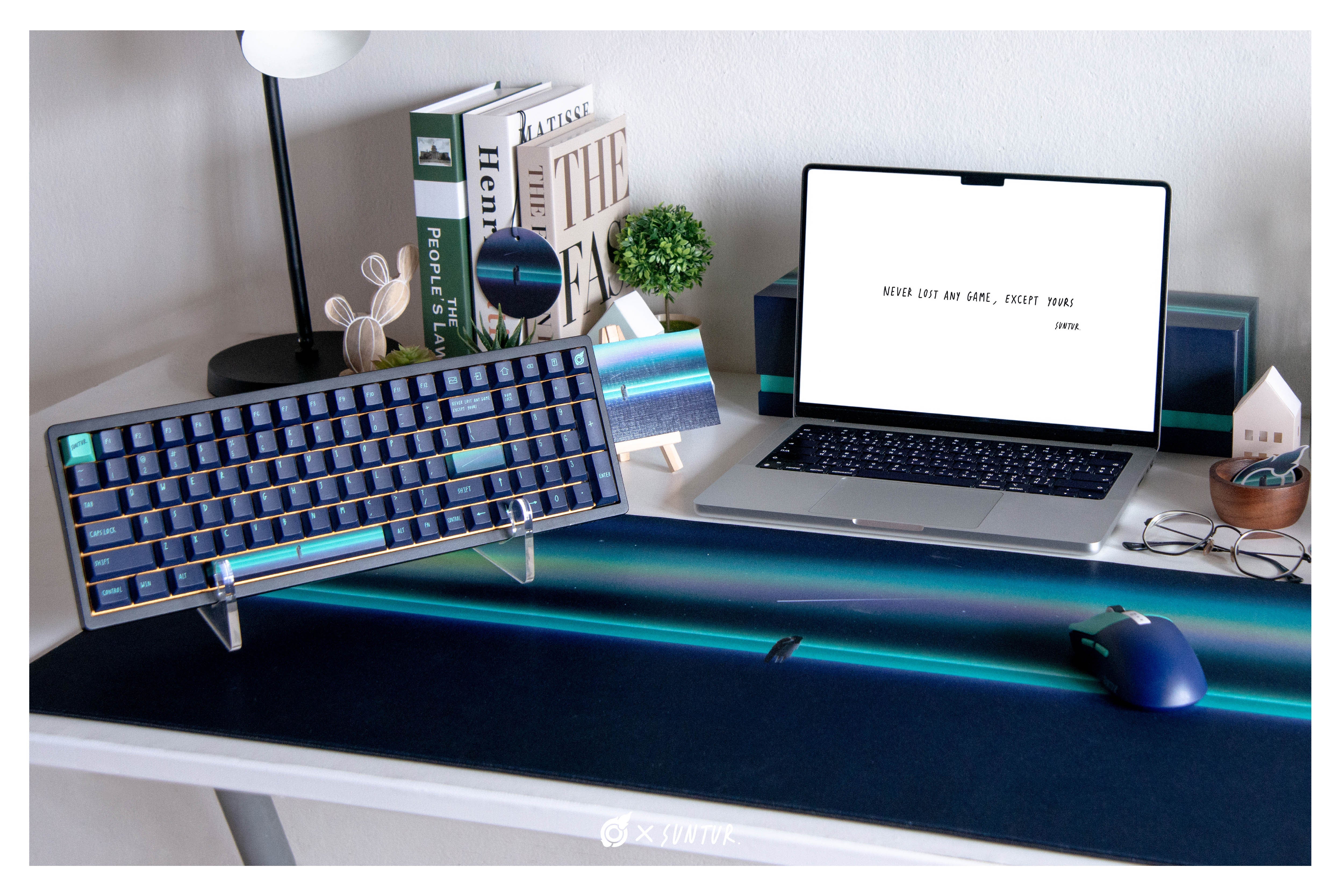 LOGA x SUNTUR Limited collection : Never Lost Any Game, Except Yours ( Mousepad , wireless mouse, keycap set ) - Mousepad